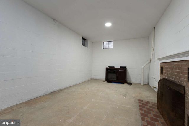 2926 PARKSIDE LN, Harrisburg, PA 17110