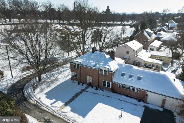 2926 PARKSIDE LN, Harrisburg, PA 17110