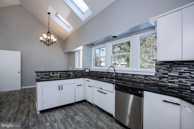 2926 PARKSIDE LN, Harrisburg, PA 17110