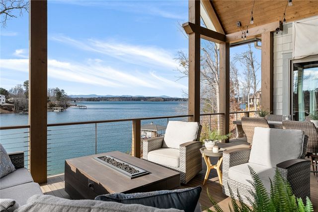 639 Marina Bay Drive, Seneca, SC 29672