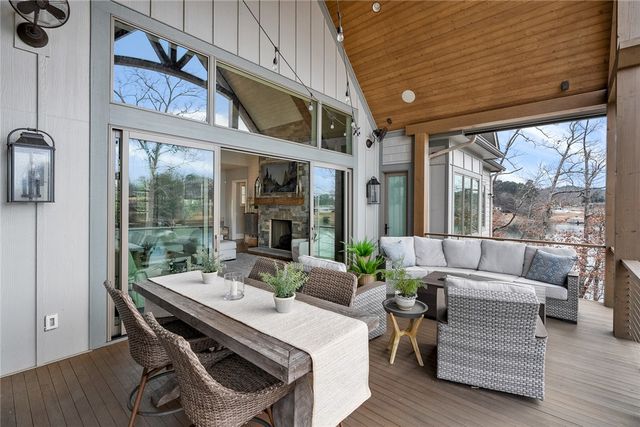 639 Marina Bay Drive, Seneca, SC 29672