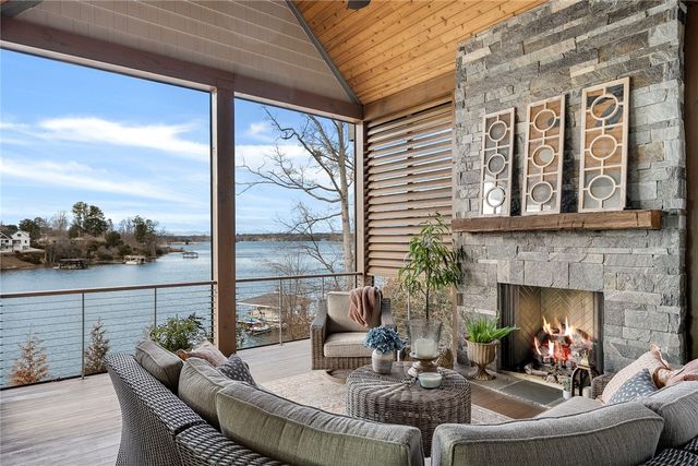 639 Marina Bay Drive, Seneca, SC 29672