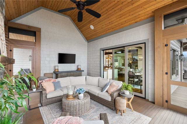 639 Marina Bay Drive, Seneca, SC 29672