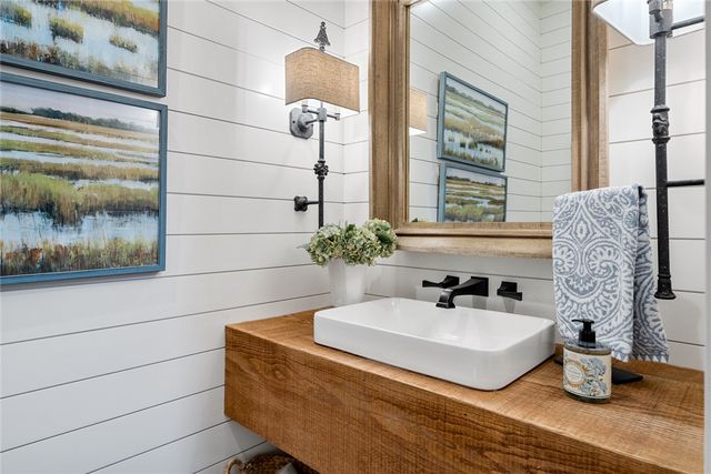 639 Marina Bay Drive, Seneca, SC 29672