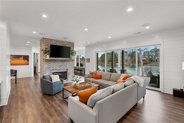 639 Marina Bay Drive, Seneca, SC 29672