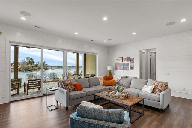 639 Marina Bay Drive, Seneca, SC 29672