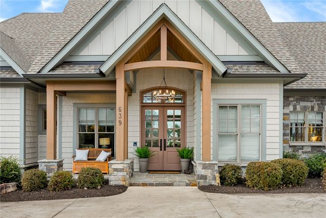 639 Marina Bay Drive, Seneca, SC 29672