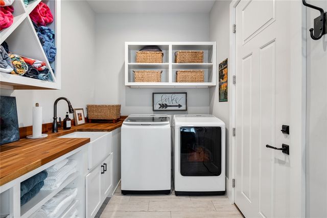 639 Marina Bay Drive, Seneca, SC 29672