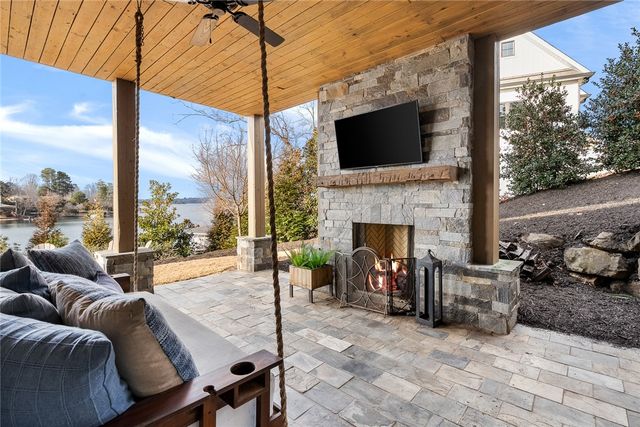 639 Marina Bay Drive, Seneca, SC 29672