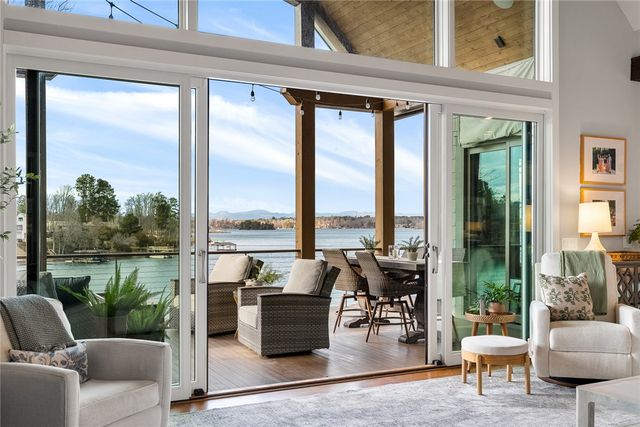 639 Marina Bay Drive, Seneca, SC 29672