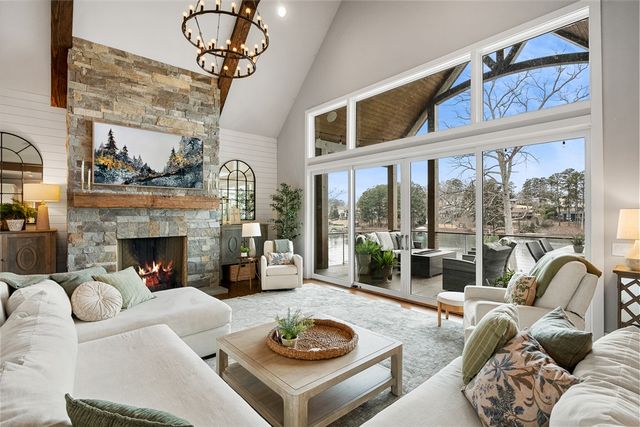 639 Marina Bay Drive, Seneca, SC 29672