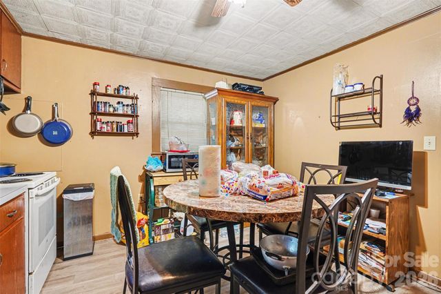 1730 2nd Street Place SW, Hickory, NC 28602
