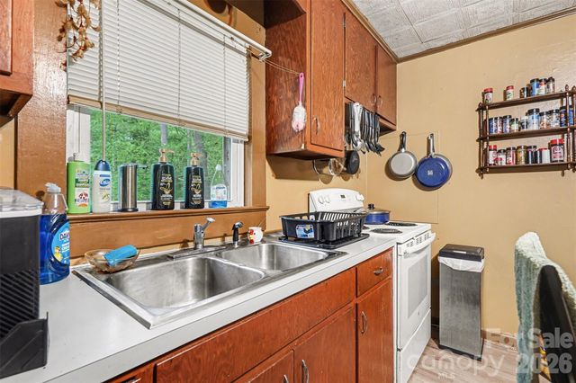 1730 2nd Street Place SW, Hickory, NC 28602