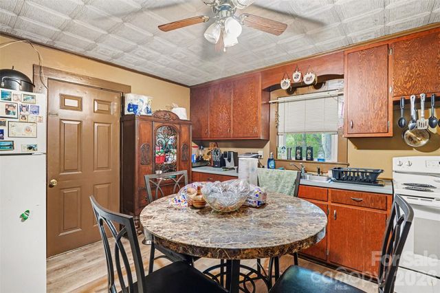 1730 2nd Street Place SW, Hickory, NC 28602