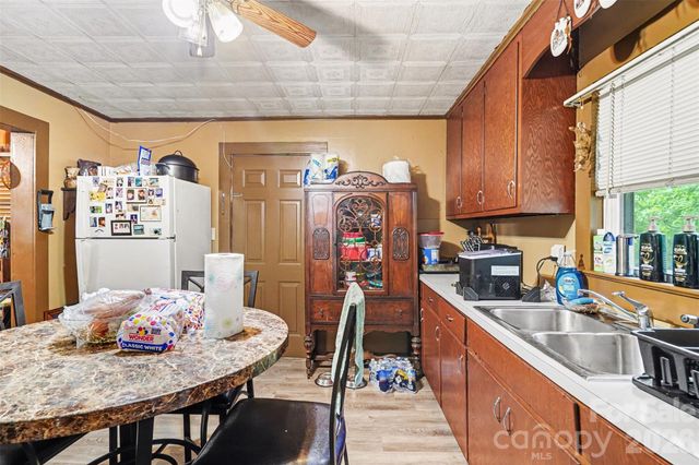 1730 2nd Street Place SW, Hickory, NC 28602