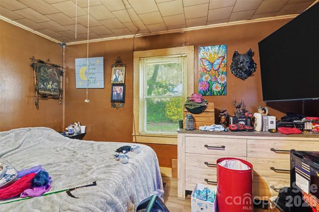 1730 2nd Street Place SW, Hickory, NC 28602