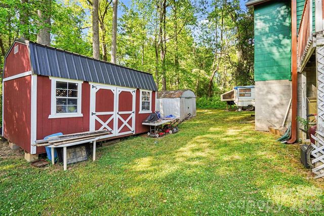 1730 2nd Street Place SW, Hickory, NC 28602