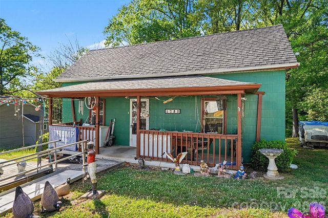 1730 2nd Street Place SW, Hickory, NC 28602
