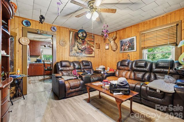 1730 2nd Street Place SW, Hickory, NC 28602