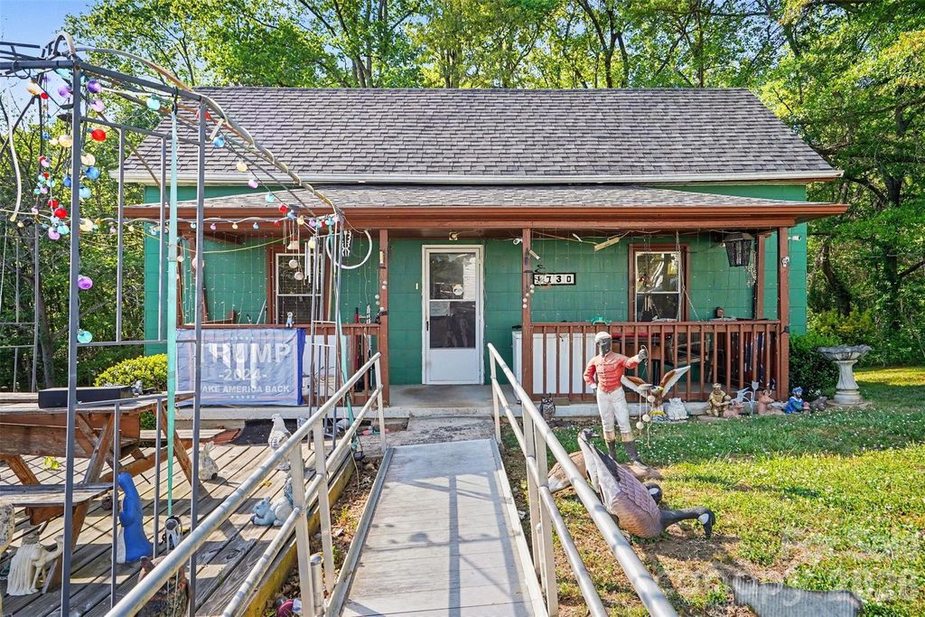 1730 2nd Street Place SW, Hickory, NC 28602