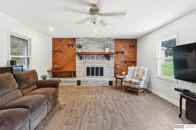 3302 S 48th Avenue Circle, Omaha, NE 68104