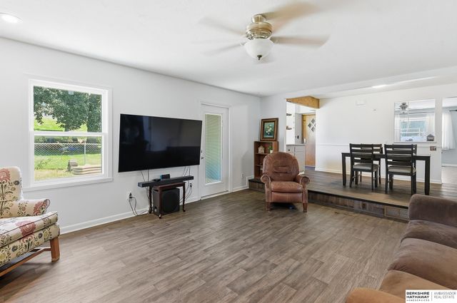 3302 S 48th Avenue Circle, Omaha, NE 68104