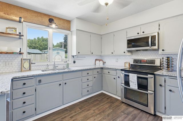 3302 S 48th Avenue Circle, Omaha, NE 68104