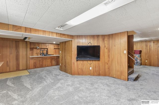 3302 S 48th Avenue Circle, Omaha, NE 68104
