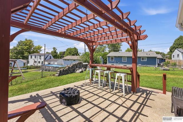 3302 S 48th Avenue Circle, Omaha, NE 68104