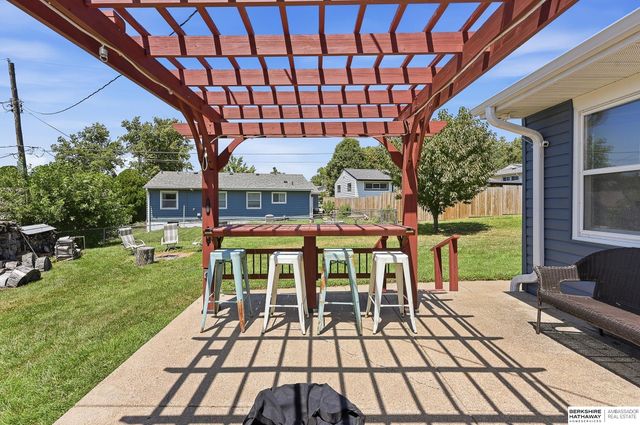 3302 S 48th Avenue Circle, Omaha, NE 68104