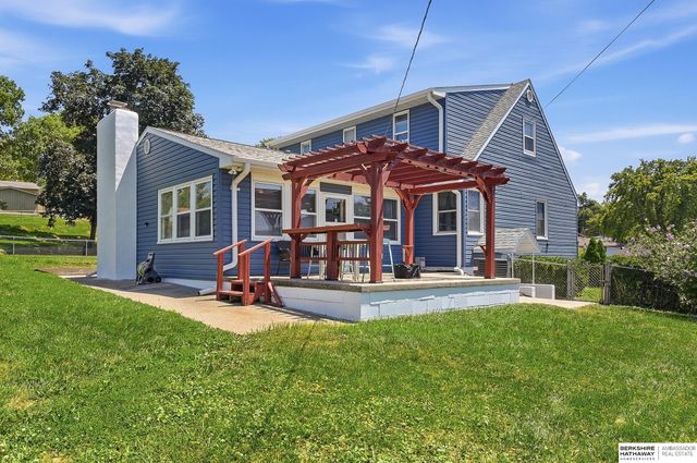 3302 S 48th Avenue Circle, Omaha, NE 68104