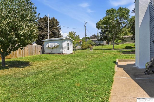3302 S 48th Avenue Circle, Omaha, NE 68104