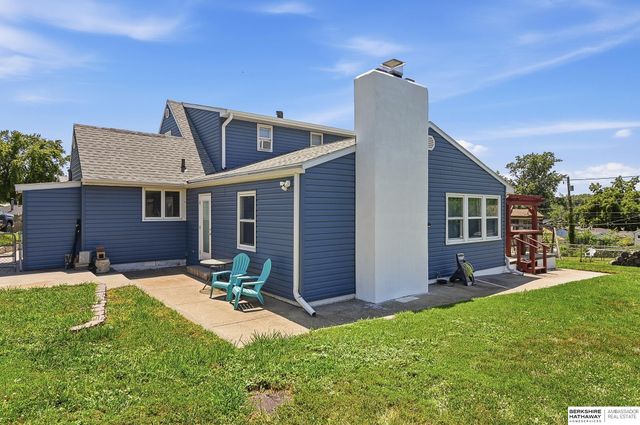 3302 S 48th Avenue Circle, Omaha, NE 68104