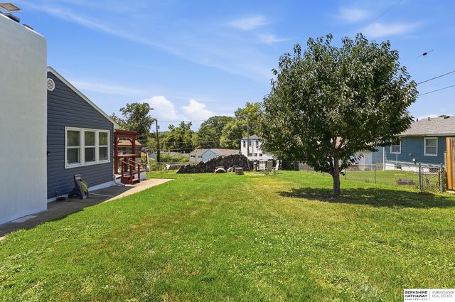 3302 S 48th Avenue Circle, Omaha, NE 68104