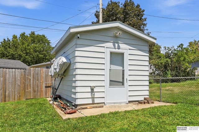 3302 S 48th Avenue Circle, Omaha, NE 68104