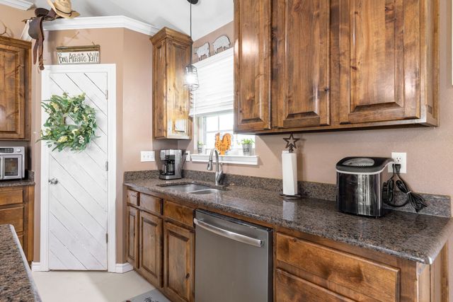 660 Milton Minter Road, Deport, TX 75435