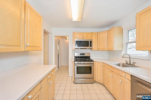 135 Cresskill Avenue, Dumont, NJ 07628