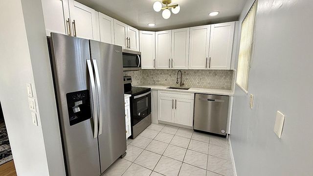 81 Markham E, Deerfield Beach, FL 33442