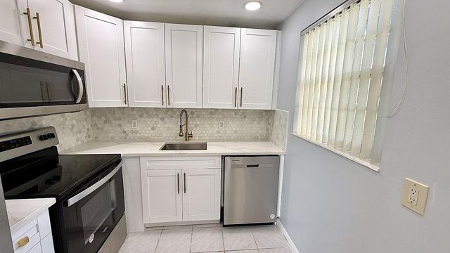 81 Markham E, Deerfield Beach, FL 33442