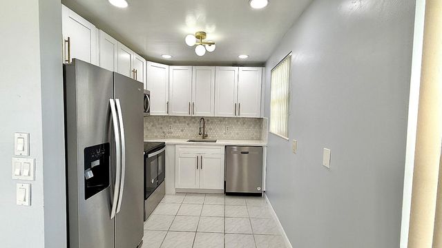 81 Markham E, Deerfield Beach, FL 33442