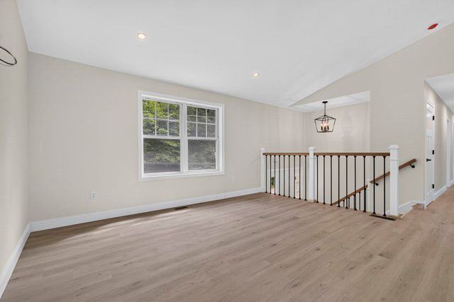 5 Alpine Way, Hillsborough, NH 03244
