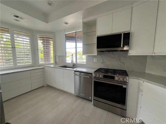 22820 Sailwind, Lake Forest (el Toro), CA 92630