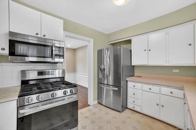 30 Argyle Road, Rye Brook, NY 10573