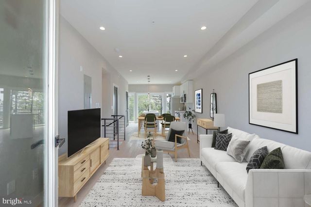 1237 OATES ST NE #1, Washington, DC 20002