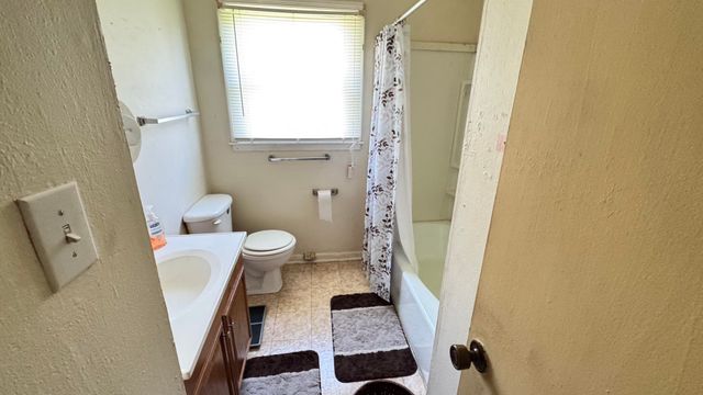 136 Raintree Dr, Spartanburg, SC 29301