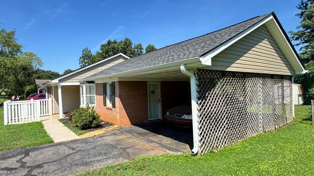136 Raintree Dr, Spartanburg, SC 29301