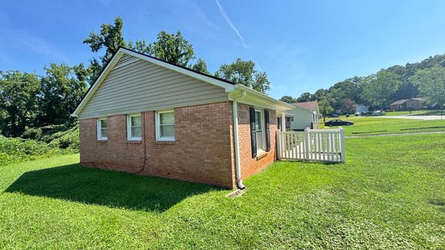 136 Raintree Dr, Spartanburg, SC 29301