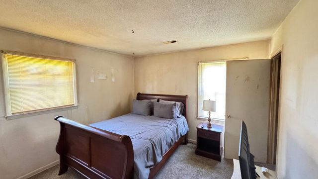 136 Raintree Dr, Spartanburg, SC 29301