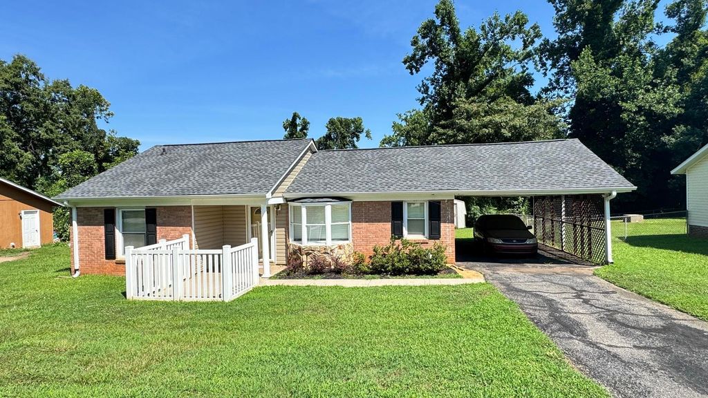 136 Raintree Dr, Spartanburg, SC 29301