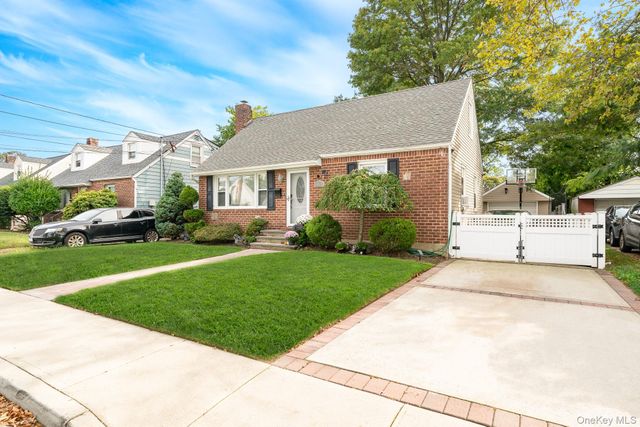 16 Downs Road, Hempstead, NY 11550